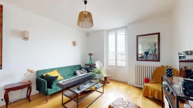 Bright private room in Angers