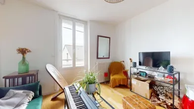 Bright private room in Angers