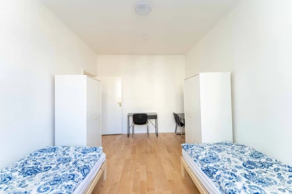 Habitación compartida en apartamento de 3 dormitorios Berlín