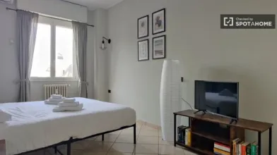 Entire fully furnished flat in Milan