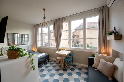 Two bedroom accommodation in Rome