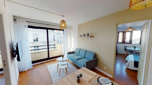 Habitación privada muy luminosa en París