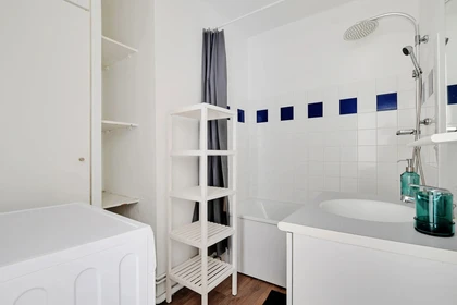 Chambre à louer dans un appartement en colocation à Paris