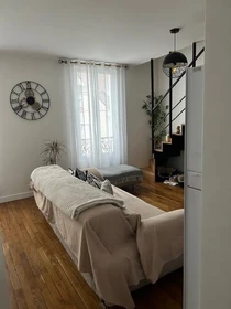Chambre à louer avec lit double Paris