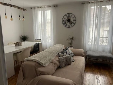 Chambre à louer avec lit double Paris