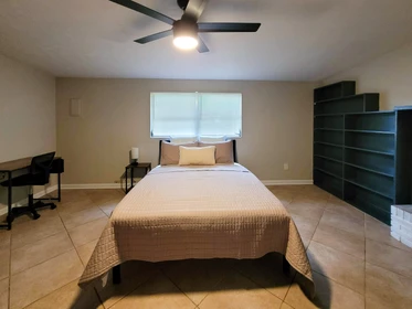 Alojamiento con 3 habitaciones en Gainesville