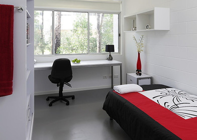 Bright private room in Gold Coast