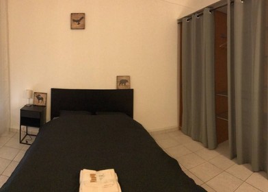Room for rent in a shared flat in Toulon