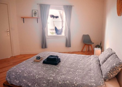 Quarto para alugar com cama de casal em Ponta Delgada