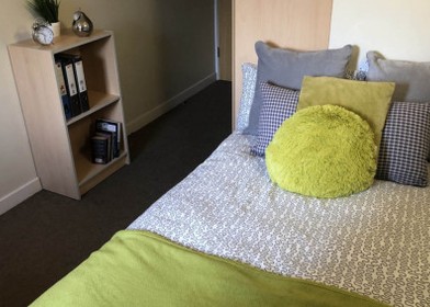 Cheap private room in Bradford