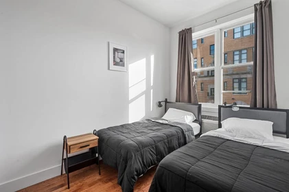 Cheap shared room in New York