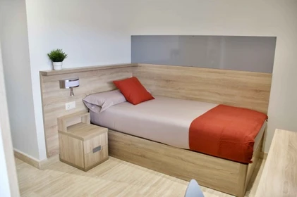 Room for rent with double bed Villaviciosa De Odón