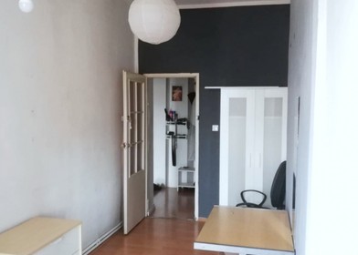Mehrbettzimmer in 3-Zimmer-Wohnung Breslau