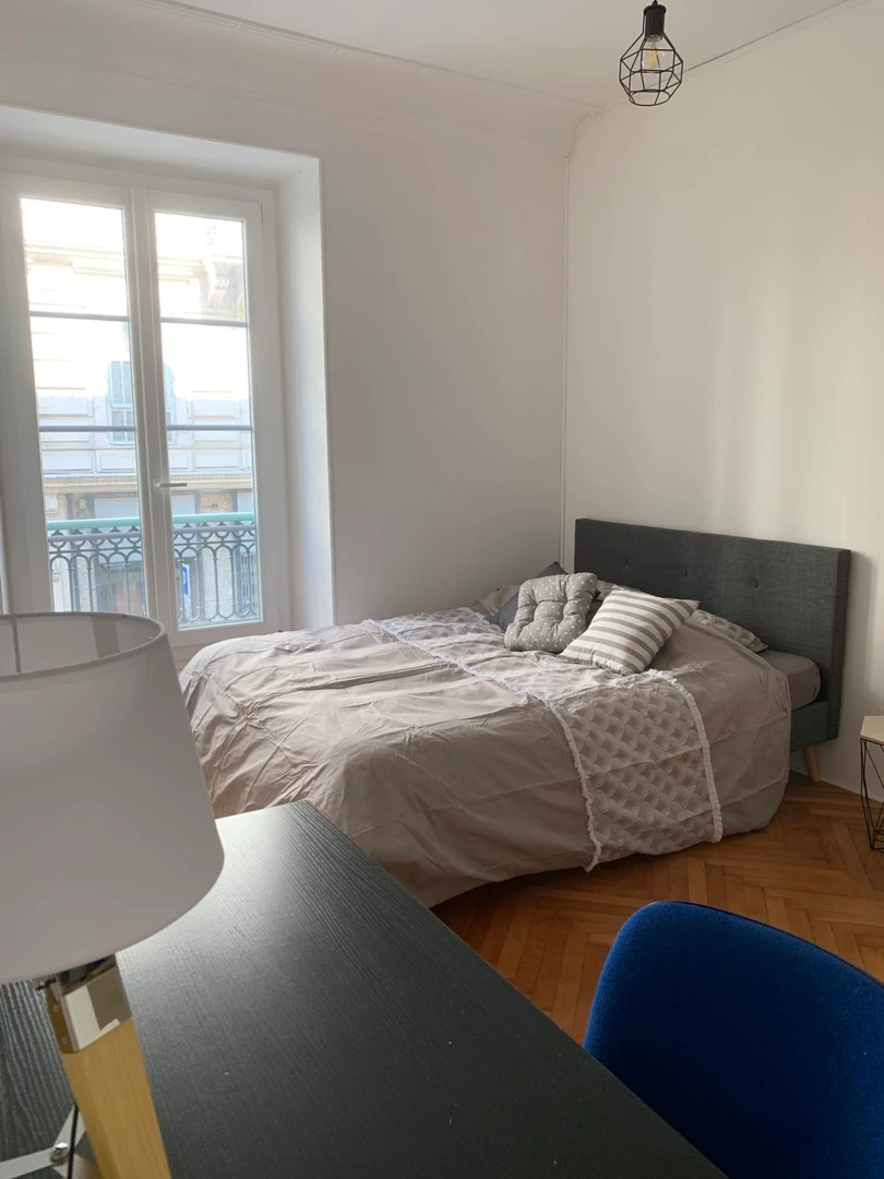 Quarto para alugar num apartamento partilhado em Nice