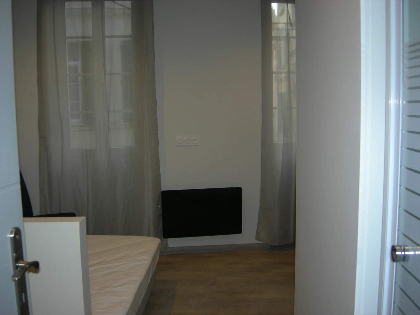 Bright private room in Perpignan