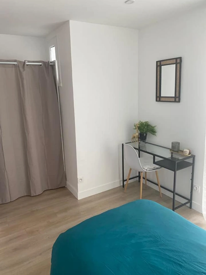 Room for rent in a shared flat in Paris