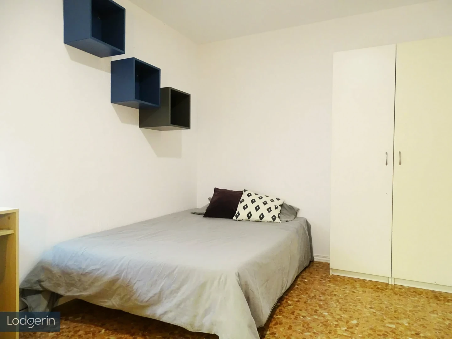 Cheap shared room in Barcelona