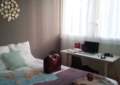 Renting rooms by the month in Limoges