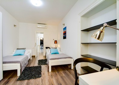 Logement avec 3 chambres à Zadar