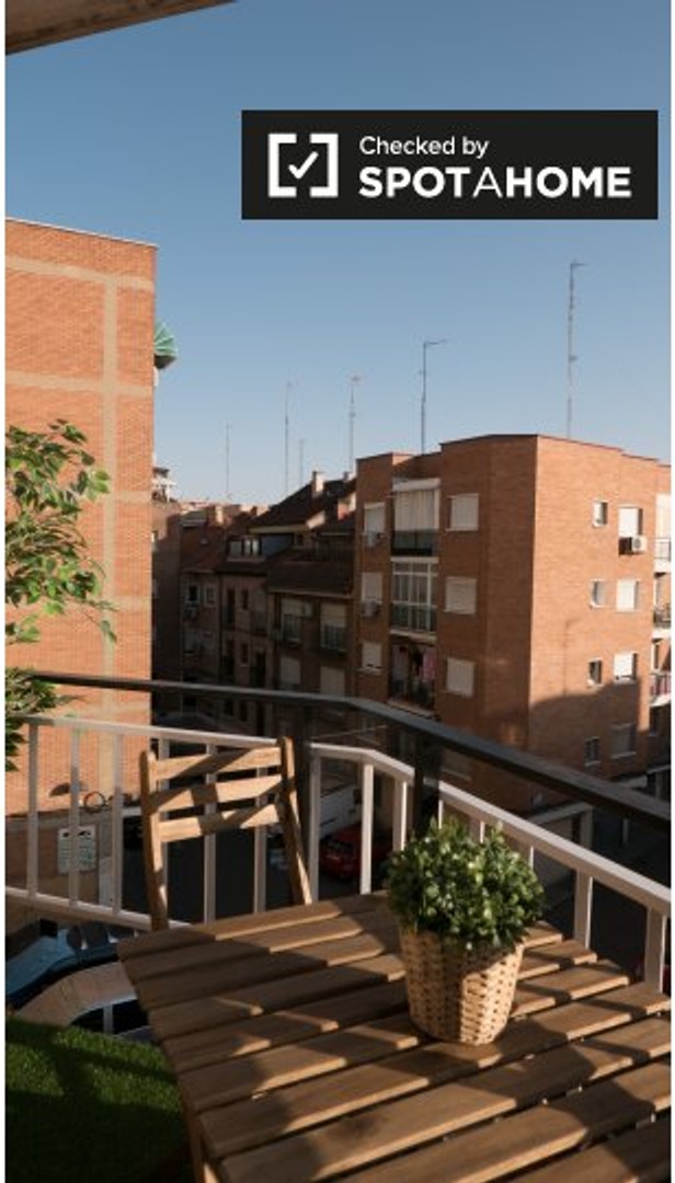 Pokój do wynajęcia we wspólnym mieszkaniu w Alcalá De Henares