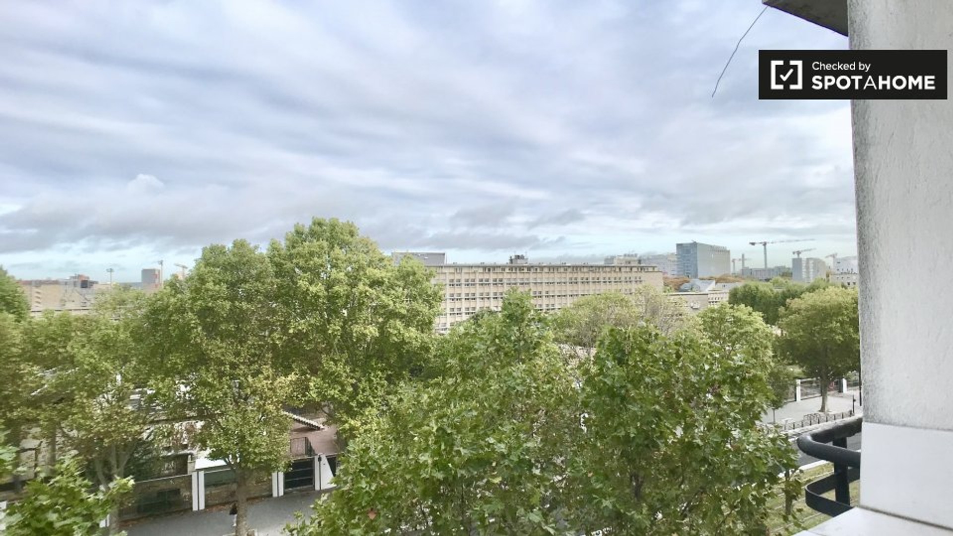Komplette Wohnung voll möbliert in Paris