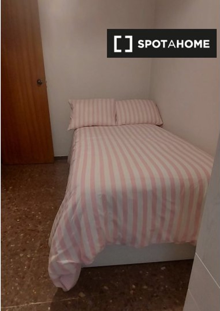 Helles Privatzimmer in Móstoles