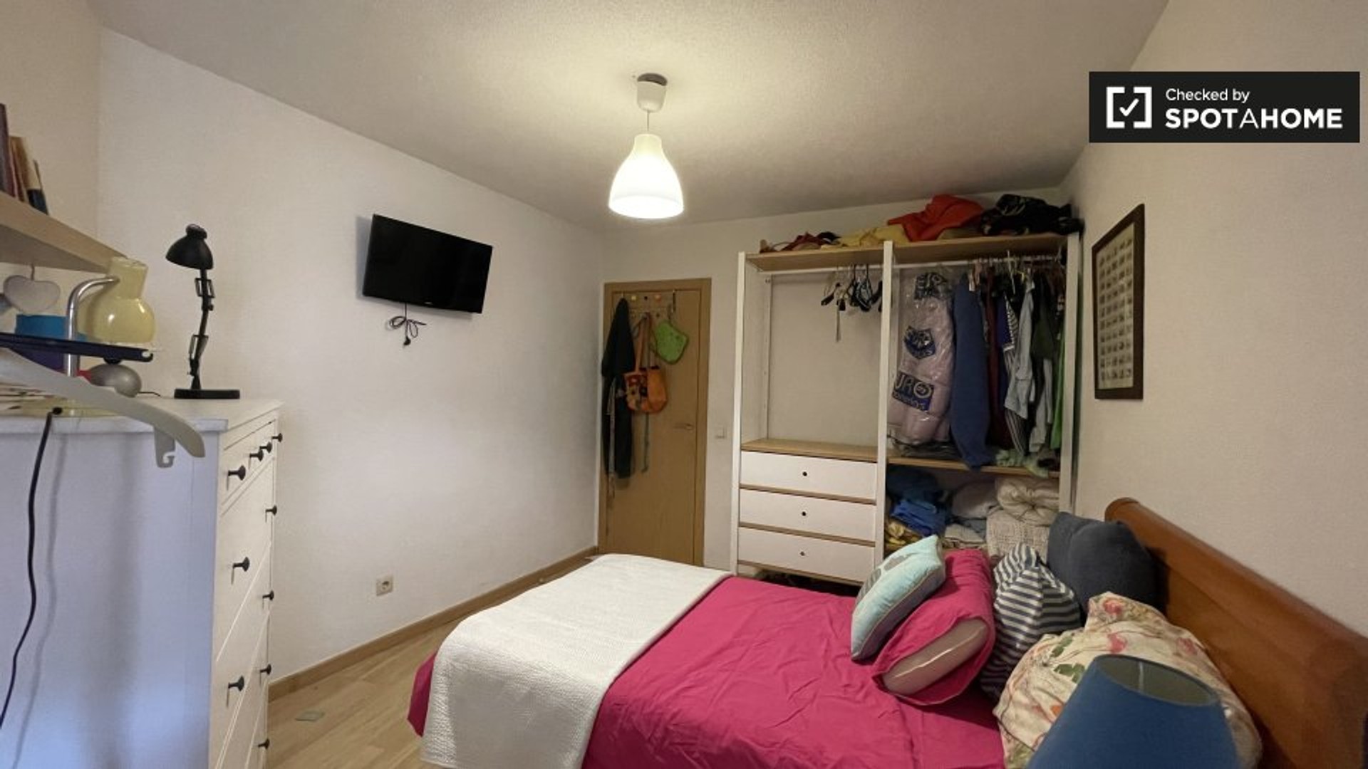 Stanza in affitto in appartamento condiviso a Las Rozas De Madrid