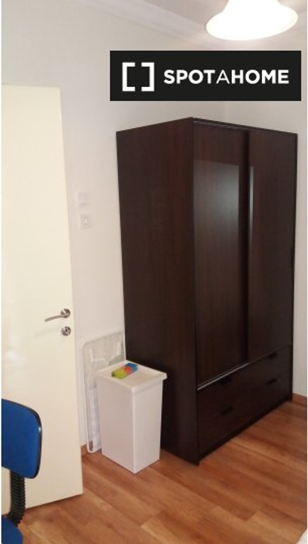 Chambre à louer dans un appartement en colocation à Thessalonique