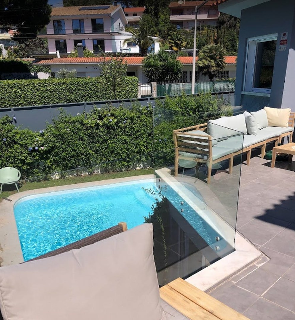 Renting rooms by the month in Estoril