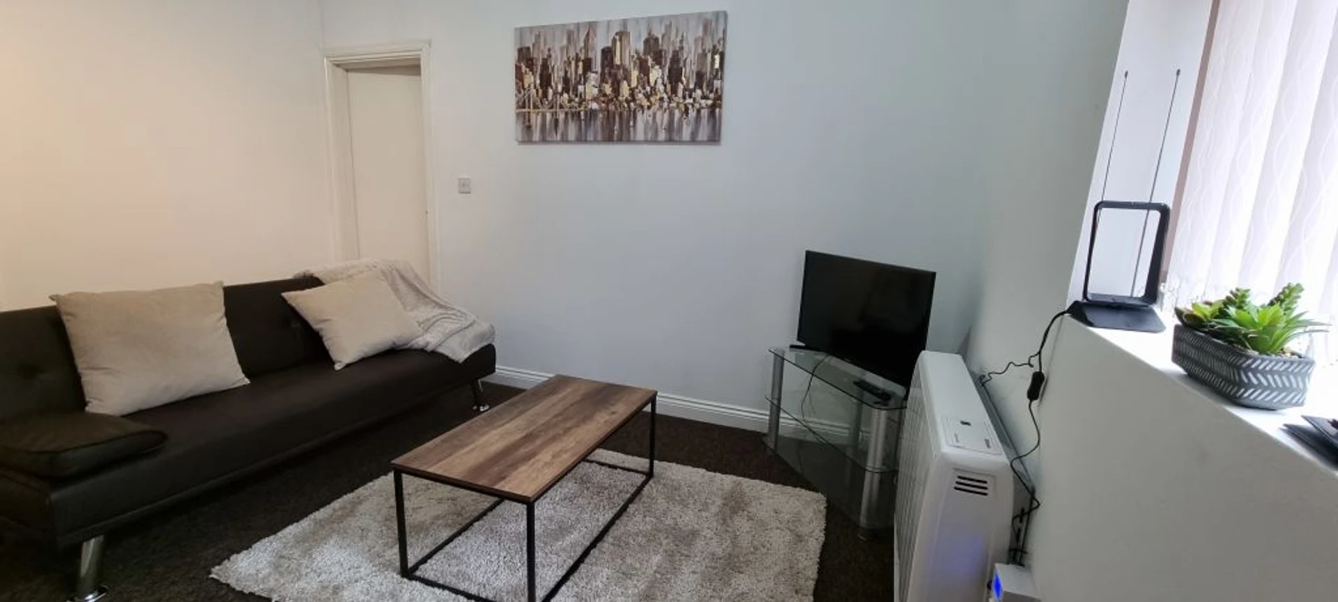 Entire fully furnished flat in Leicester
